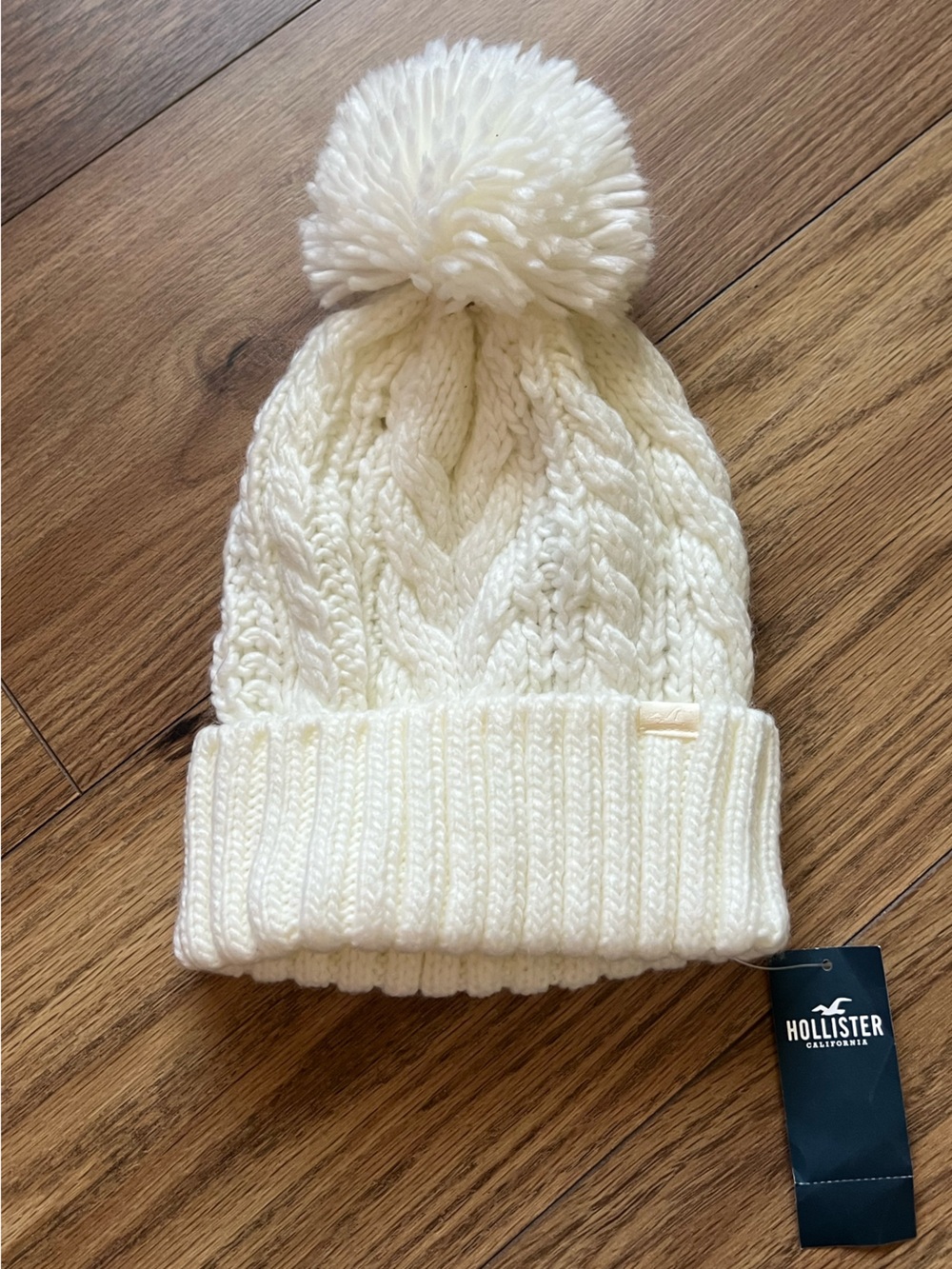 HOLLISTER NWT Cream Off White Cable Knit Pom Pom Winter Beanie Hat OS